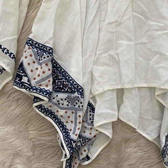 BCBGMaxAzria White Blue Embroidered Long Bell Sleeve Asymmetrical Shirt Blouse - Picture 3 of 8